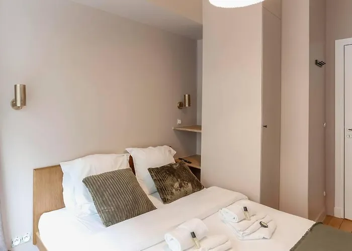 Modern 2 Bedrooms Near Louvre